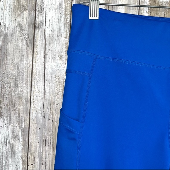 Zyia Light N Tight Blue Side Pocket 3/4 Length Leggings - Picture 3 of 6